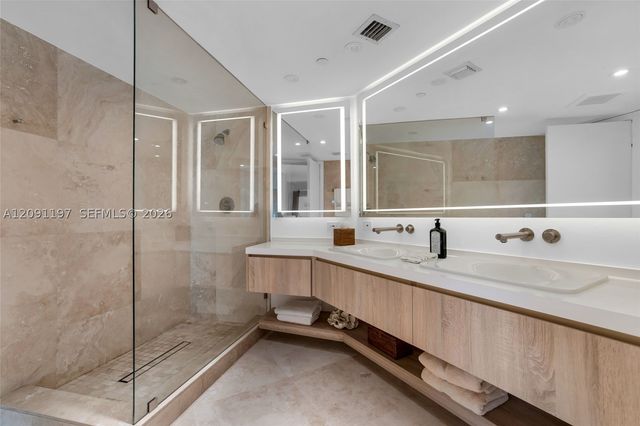 10 Venetian Way 1404, Miami Beach, FL 33139