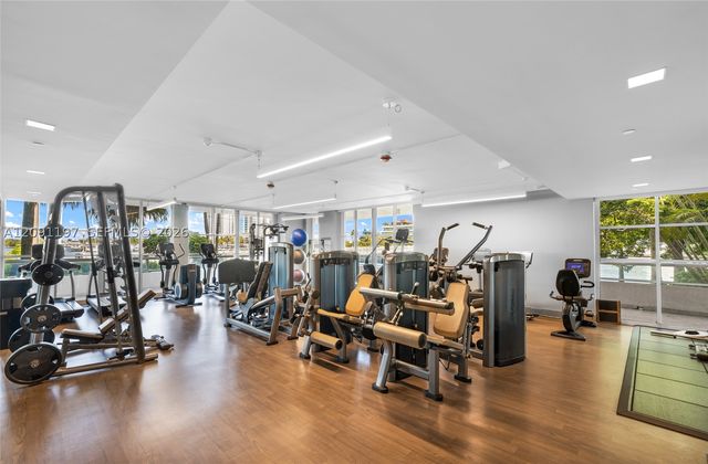 10 Venetian Way 1404, Miami Beach, FL 33139