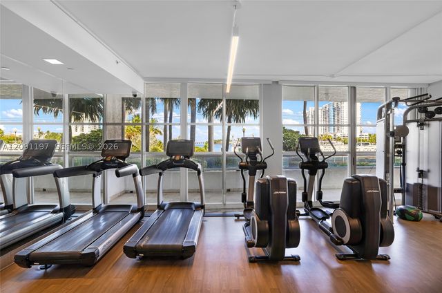 10 Venetian Way 1404, Miami Beach, FL 33139