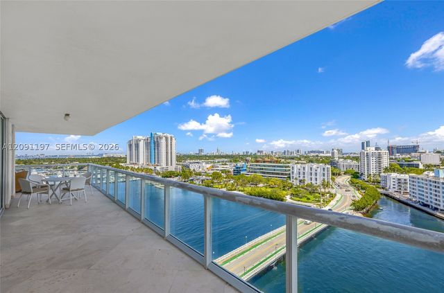 10 Venetian Way 1404, Miami Beach, FL 33139