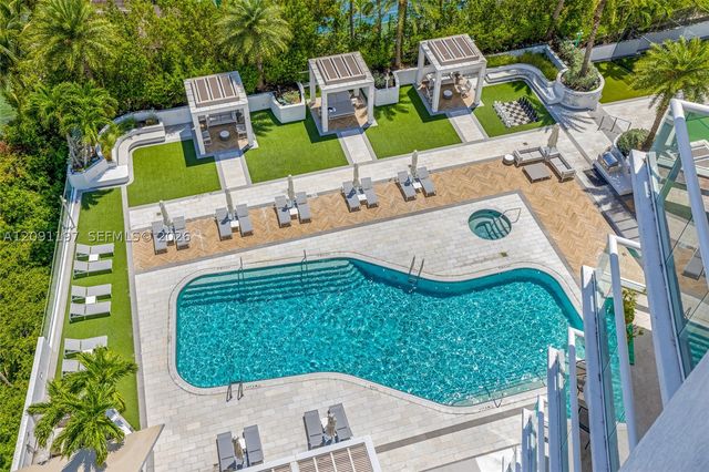 10 Venetian Way 1404, Miami Beach, FL 33139