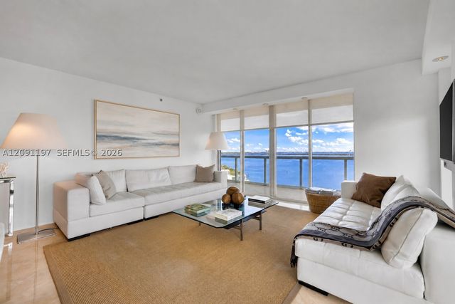 10 Venetian Way 1404, Miami Beach, FL 33139