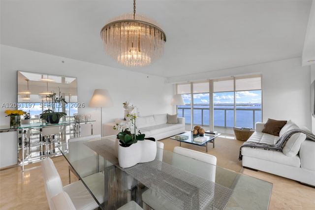 10 Venetian Way 1404, Miami Beach, FL 33139