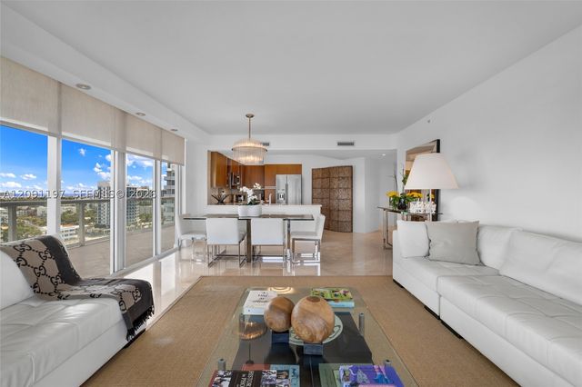 10 Venetian Way 1404, Miami Beach, FL 33139