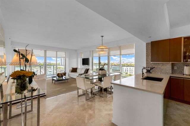 10 Venetian Way 1404, Miami Beach, FL 33139