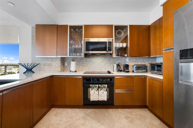10 Venetian Way 1404, Miami Beach, FL 33139