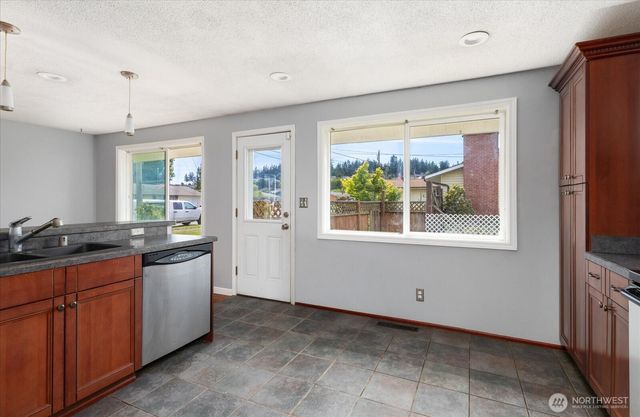 188 SW 8th Avenue, Oak Harbor, WA 98277
