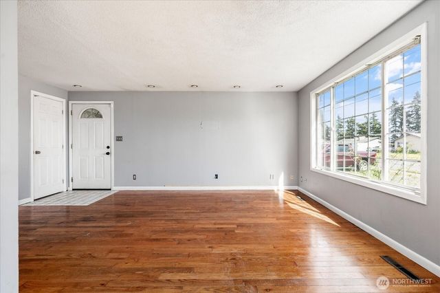 188 SW 8th Avenue, Oak Harbor, WA 98277