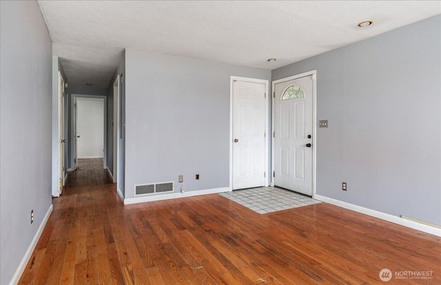 188 SW 8th Avenue, Oak Harbor, WA 98277