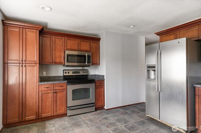 188 SW 8th Avenue, Oak Harbor, WA 98277