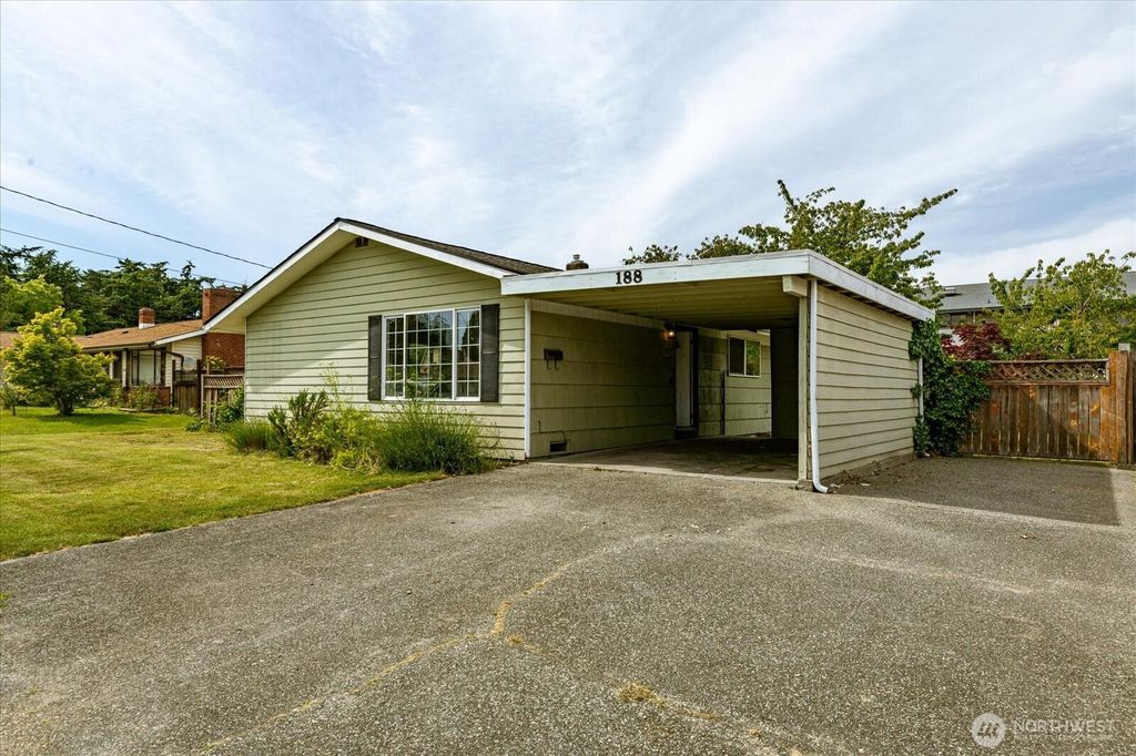 188 SW 8th Avenue, Oak Harbor, WA 98277