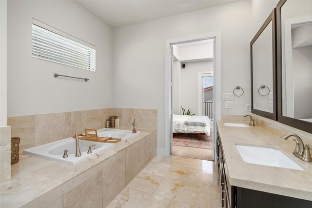 2609 Riverside Drive E, Houston, TX 77004