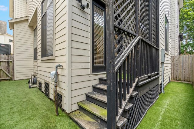 2609 Riverside Drive E, Houston, TX 77004