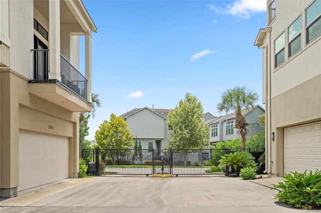 2609 Riverside Drive E, Houston, TX 77004