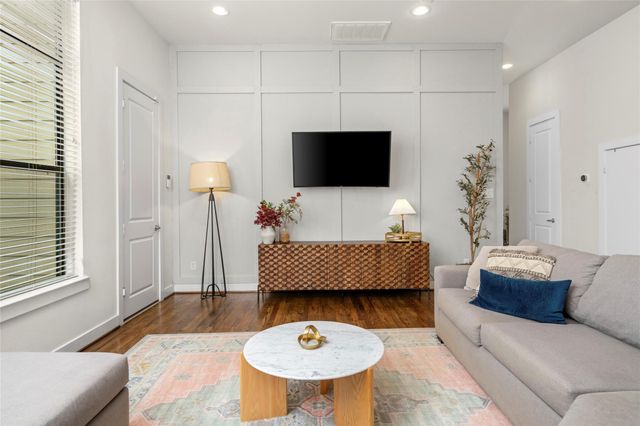 2609 Riverside Drive E, Houston, TX 77004