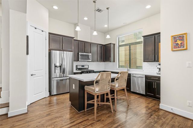 2609 Riverside Drive E, Houston, TX 77004
