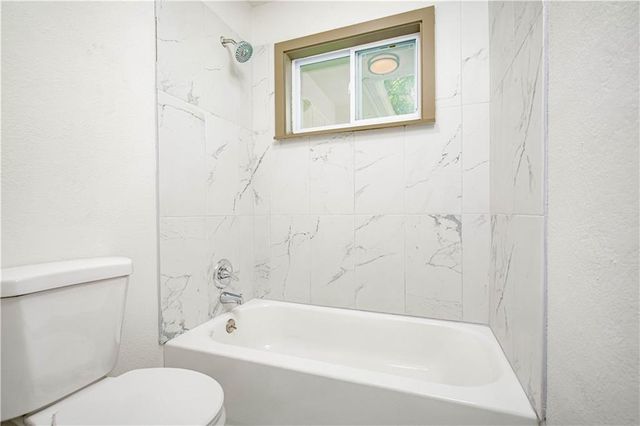 804 NW North Summit Circle, Blue Springs, MO 64015