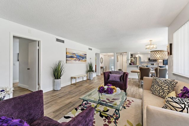 128 Brackenwood Road 128, Palm Beach Gardens, FL 33418