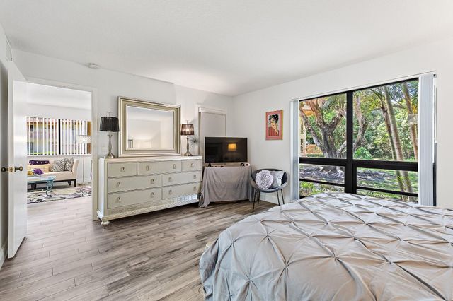 128 Brackenwood Road 128, Palm Beach Gardens, FL 33418