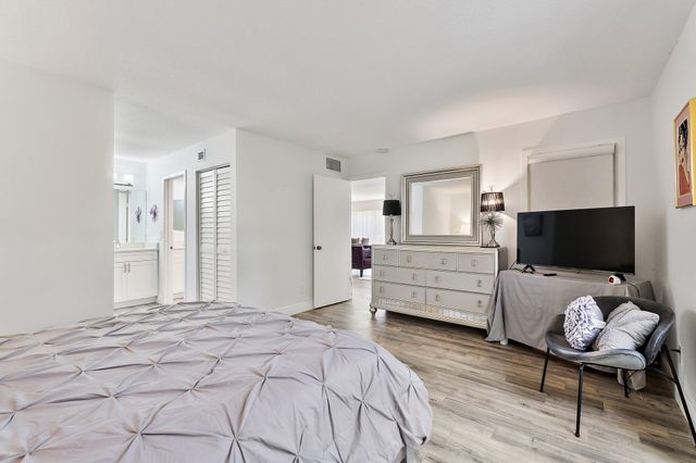 128 Brackenwood Road 128, Palm Beach Gardens, FL 33418