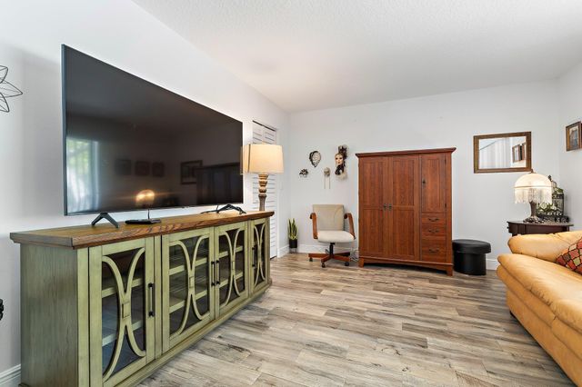 128 Brackenwood Road 128, Palm Beach Gardens, FL 33418