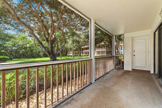 128 Brackenwood Road 128, Palm Beach Gardens, FL 33418