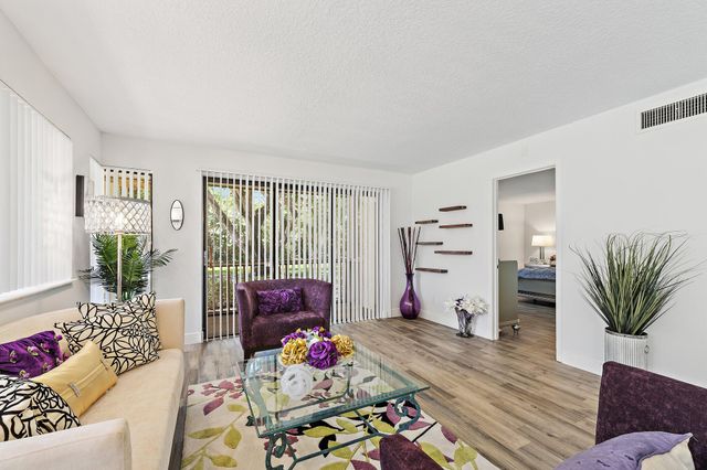 128 Brackenwood Road 128, Palm Beach Gardens, FL 33418