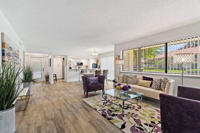 128 Brackenwood Road 128, Palm Beach Gardens, FL 33418