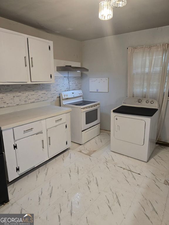 838 Woods Drive NW, Atlanta, GA 30318 — photo 2
