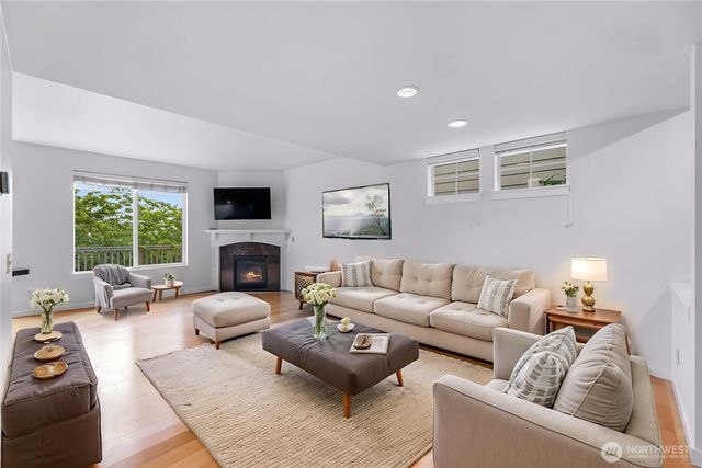 1757 9th Court NE, Issaquah, WA 98029