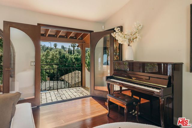 1664 Las Flores Drive, Glendale, CA 91207