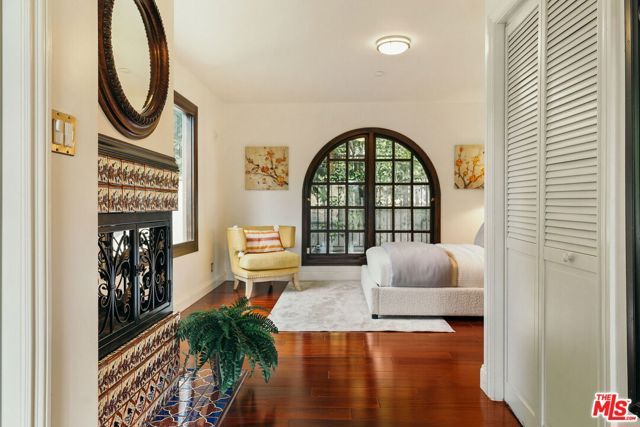 1664 Las Flores Drive, Glendale, CA 91207