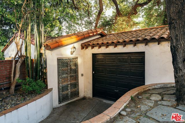 1664 Las Flores Drive, Glendale, CA 91207