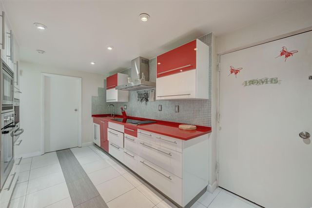 525 N Ocean Boulevard T-2, Pompano Beach, FL 33062