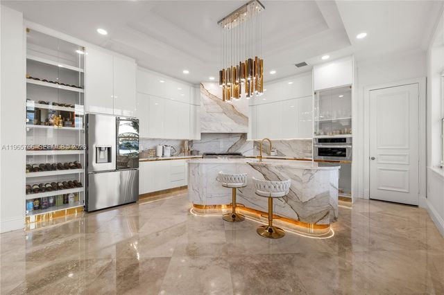 16479 NE 30th Ave, North Miami Beach, FL 33160