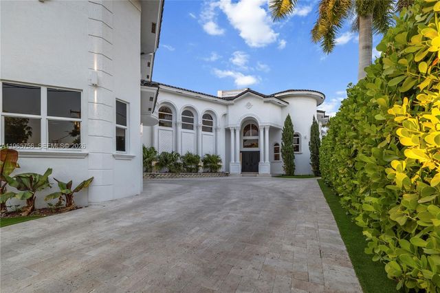 16479 NE 30th Ave, North Miami Beach, FL 33160