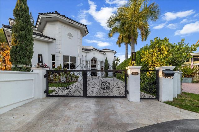 16479 NE 30th Ave, North Miami Beach, FL 33160