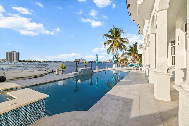 16479 NE 30th Ave, North Miami Beach, FL 33160