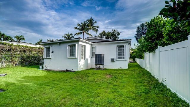 535 W 51st St, Miami Beach, FL 33140