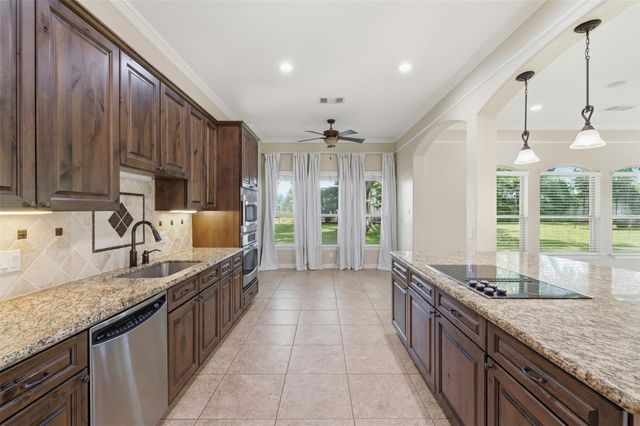 14494 Diamondhead N, Conroe, TX 77356