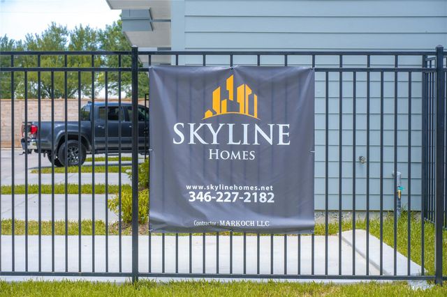 6728 Peerless Street E, Houston, TX 77021