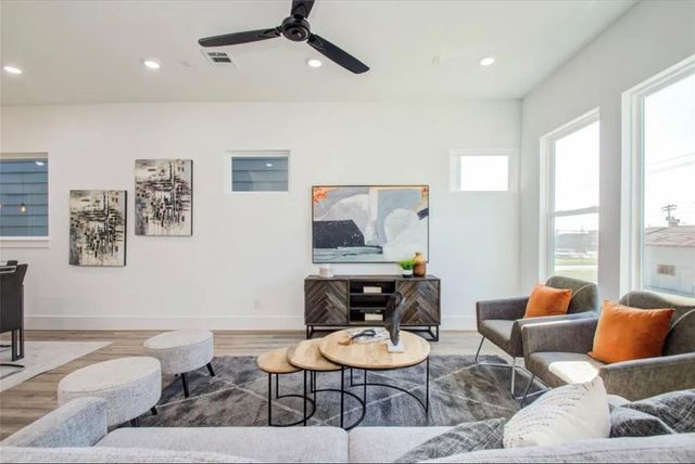 6728 Peerless Street E, Houston, TX 77021