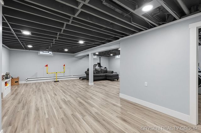 2735 Barfield Drive, Grand Rapids, MI 49546