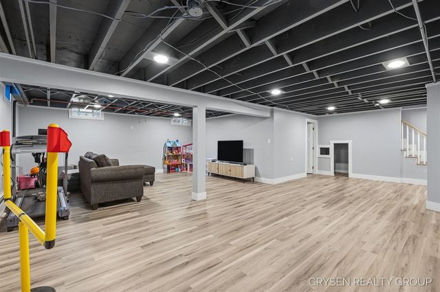 2735 Barfield Drive, Grand Rapids, MI 49546