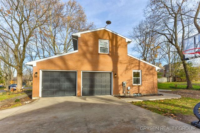2735 Barfield Drive, Grand Rapids, MI 49546