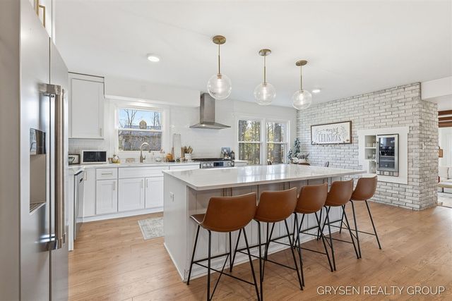 2735 Barfield Drive, Grand Rapids, MI 49546