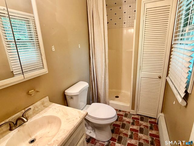 77 Evergreen Avenue, Hamden, CT 06518
