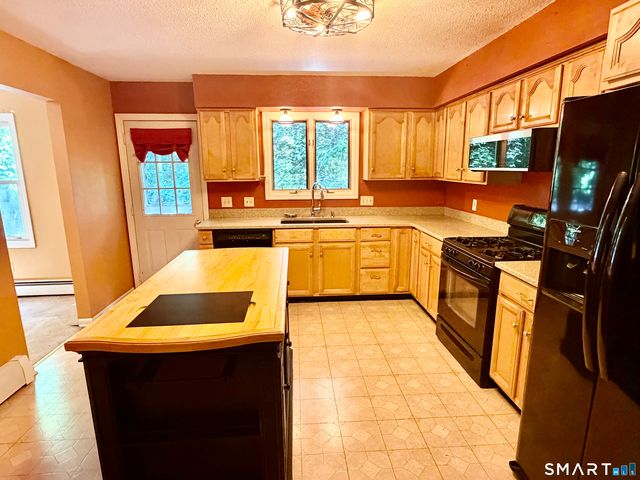 77 Evergreen Avenue, Hamden, CT 06518