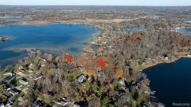 10239 Kress Road, Pinckney Village, MI 48169