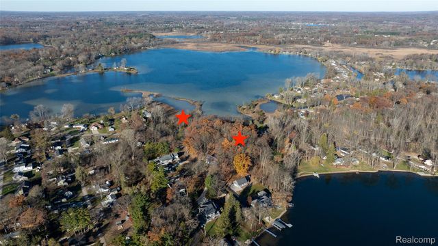 10239 Kress Road, Pinckney Village, MI 48169